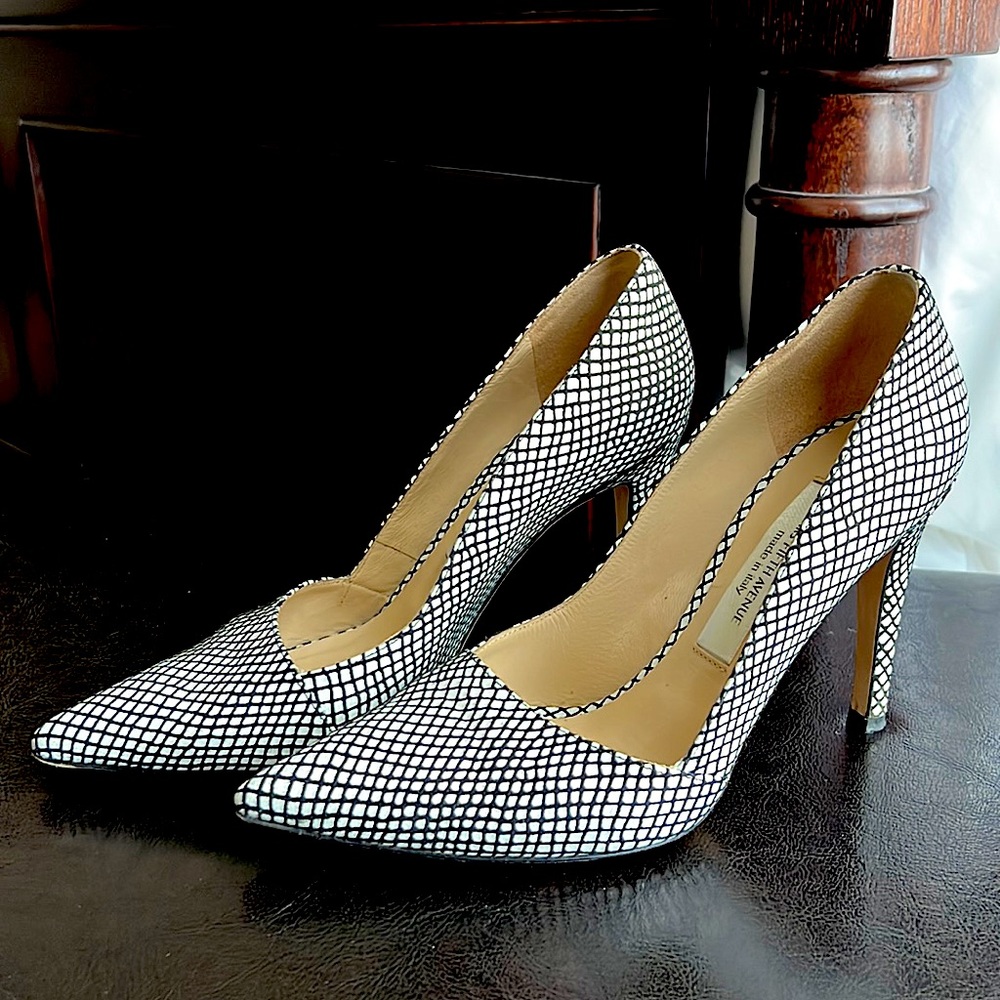 Saks fifth avenue label leather pumps